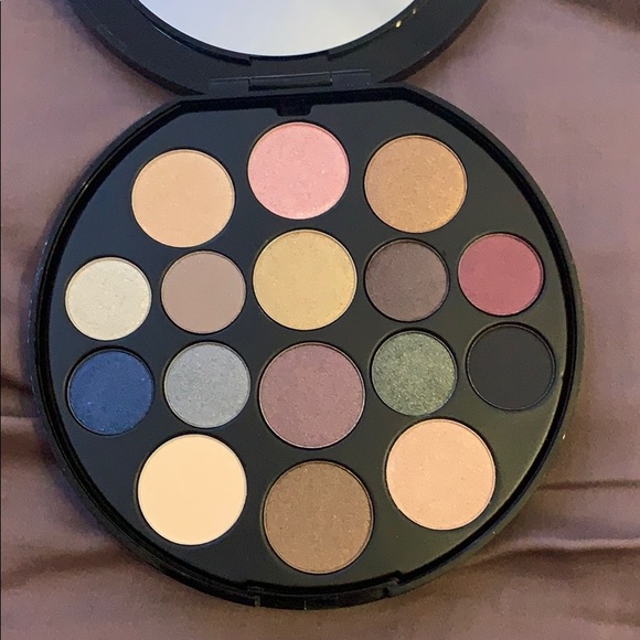 Elizabeth Arden eyeshadow palette - Picture 2 of 2